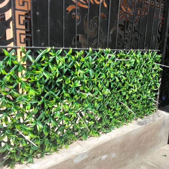 Expandable Artificial Green Fence for Balcony Screening and Decor